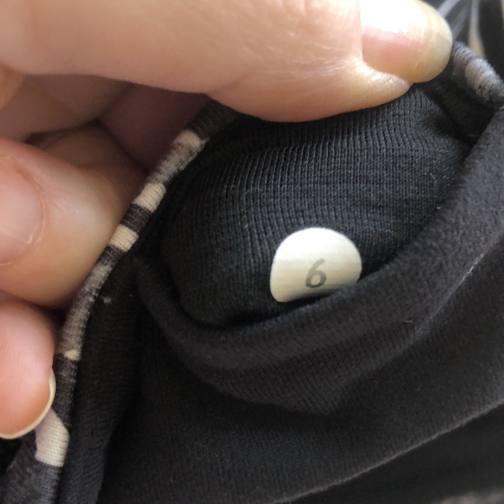 Lululemon cropped yoga capris - Picture 12 of 12